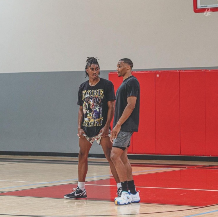 马刺终结6连败 文班替补21分