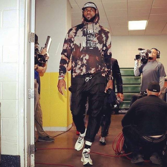 此刻，足球与艺术浑然一体🏆巴萨年度精彩瞬间