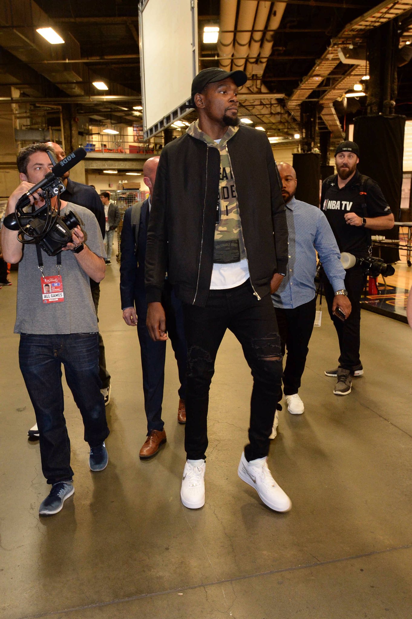 《完美世界：诸神之战》经典副本神月谷11月20日开启