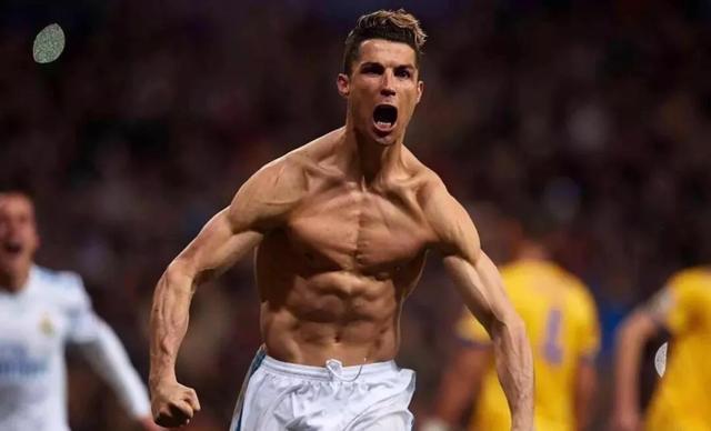 AC米兰通过老将策略增强阵容，引进莫德里奇和蒂亚戈-席尔瓦，弥补后防不足，延续稳定表现。