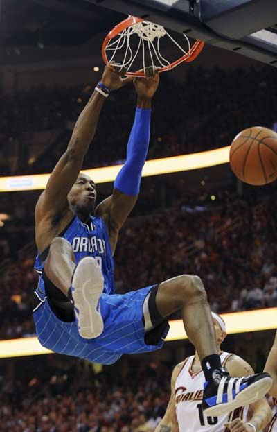 松井稼头央在纽约大都会的首场比赛中击出首打席本垒打，震撼全场